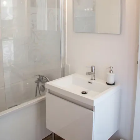 Moderne Acces Plage, Piscine Et Tennis