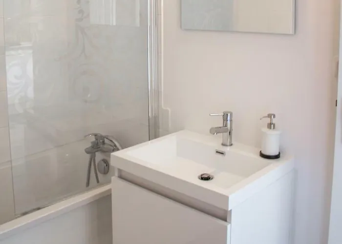 Moderne Acces Plage, Piscine Et Tennis